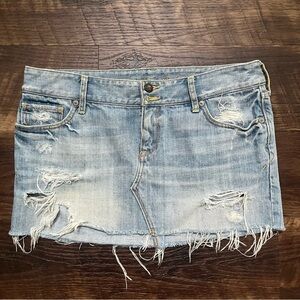 Ruehl No 925 distressed light wash micro mini denim jean skirt size 26 32” waist